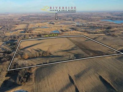 Vine Ave, Riverside, IA, 52327