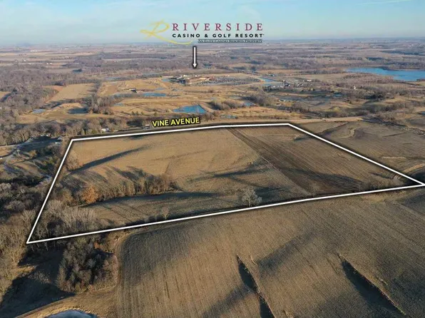 Vine Ave, Riverside, IA 52327