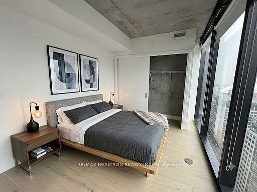 224 King St W #2901 — Photo 16