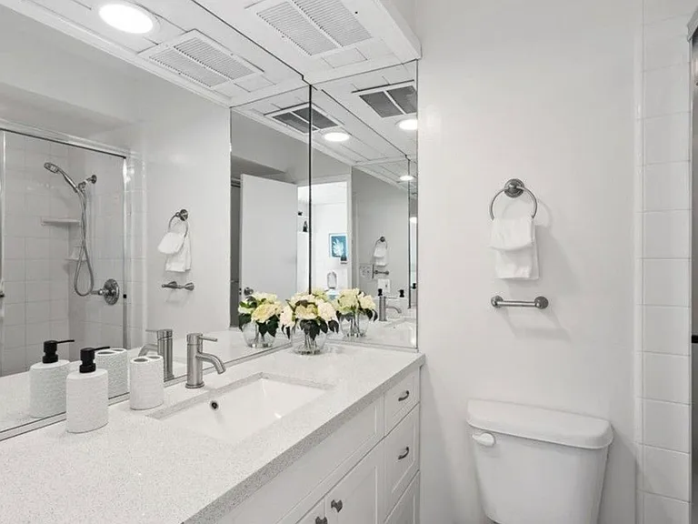 540 Kelton Ave #204 — Photo 9