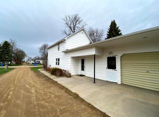 404 1st St, Bruce, SD 57220