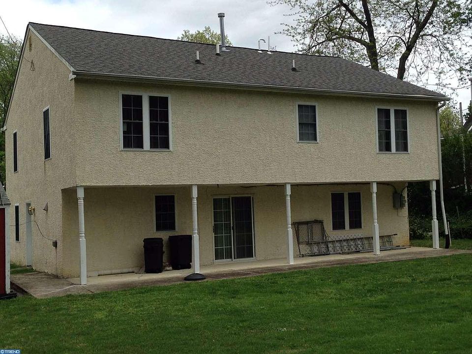 2nd image of 8 Longwood Dr