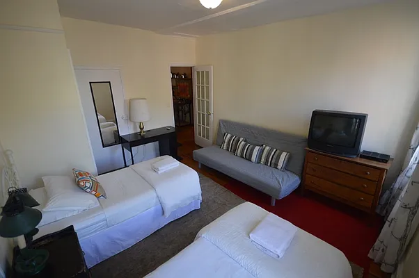 Rented by Universal Realty Group | media 4