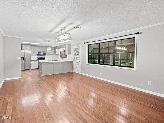 5th image of 652 2nd St