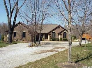 12855 Tinkers Creek Rd, Valley View, OH 44125
