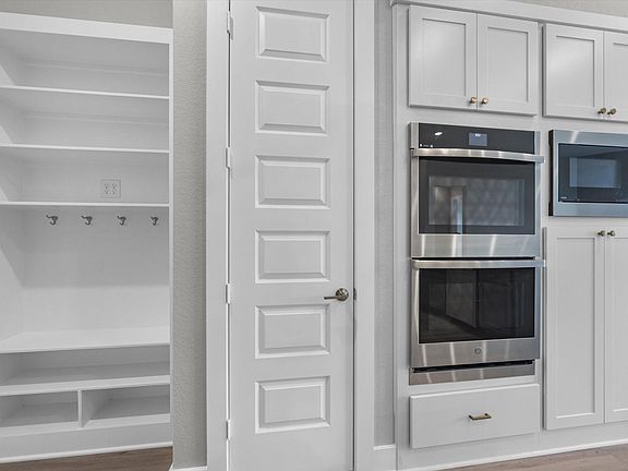 5th image of 8031 Sunny Rdg