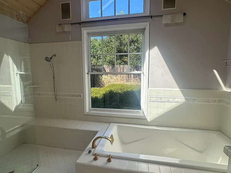 1613 Mariposa Ave — Photo 23