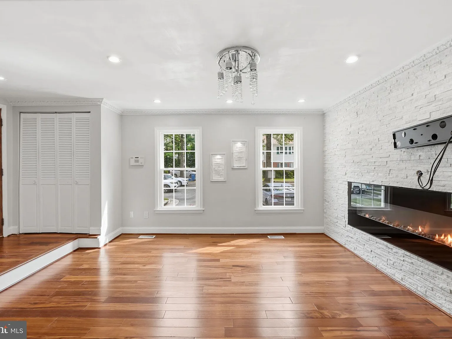 3 bed, 3.5 bath, 1320 sqft, $3,150 — Photo 4
