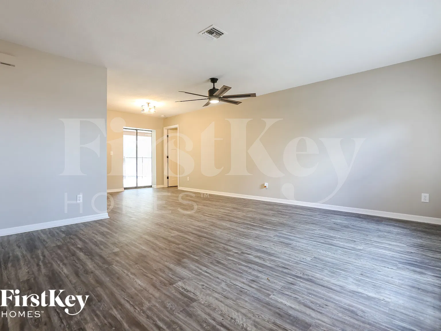 2 bed, 2.0 bath, 1424 sqft, $2,070 — Photo 2