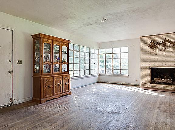 4th image of 2209 Clearview Dr