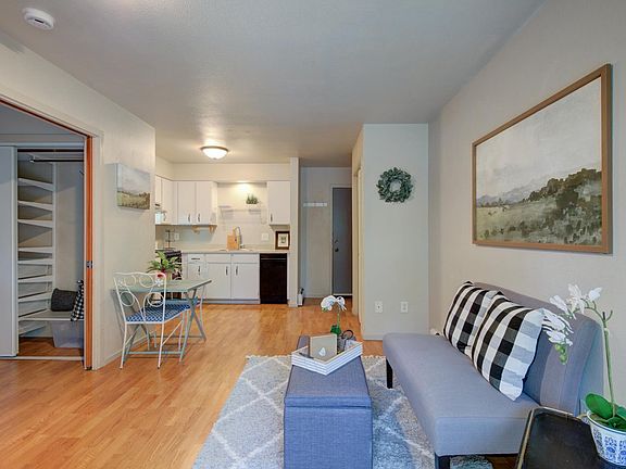 4th image of 2711 Mapleton Ave #1