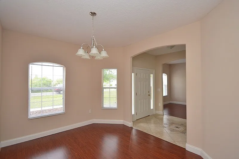 4 bed, 2.0 bath, 2972 sqft, $2,100 — Photo 4