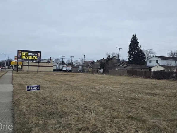 7800 Schaefer Rd, Dearborn, MI 48126