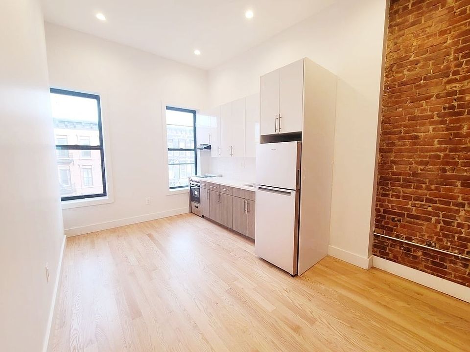 1st image of 1092 Bedford Ave APT 2