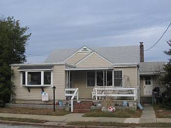1st image of 19 Bayonne Pl