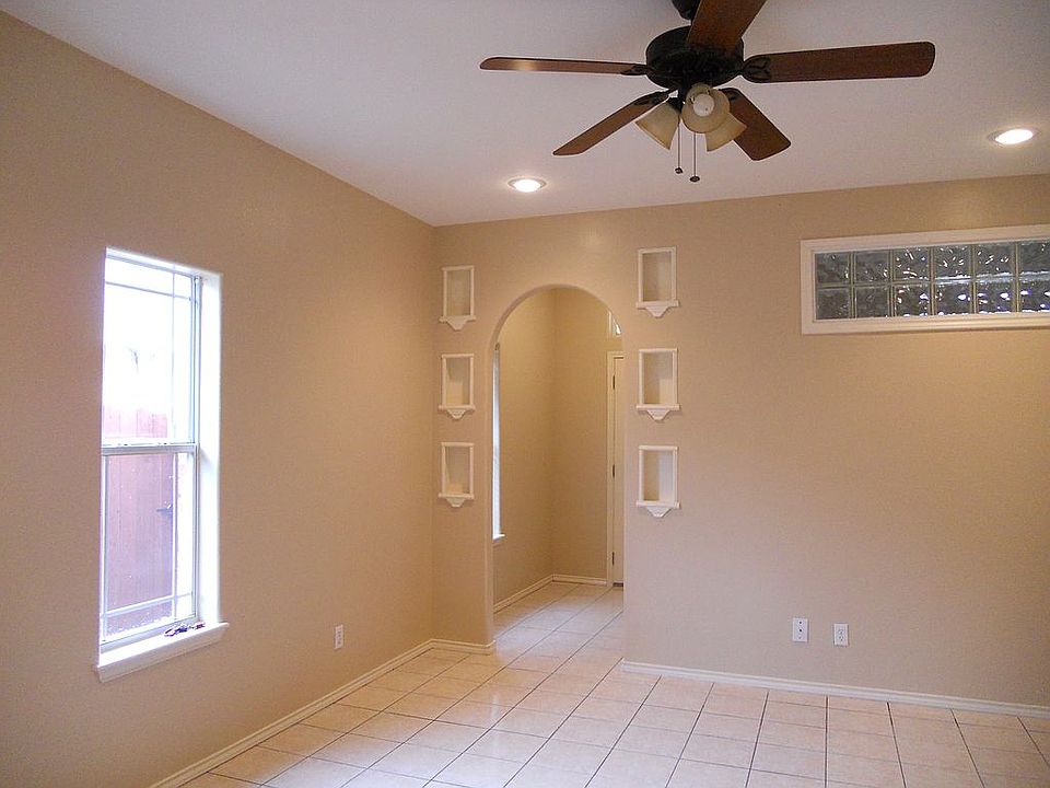 1st image of 3821 Stratosphere Dr