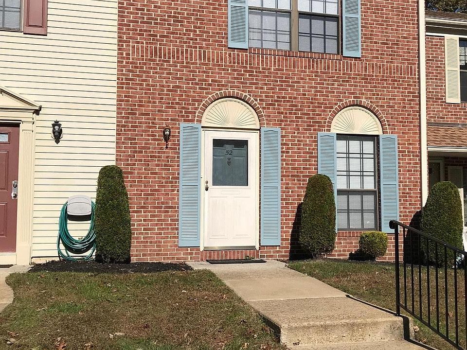 1st image of 52 Greenwich Dr #1702