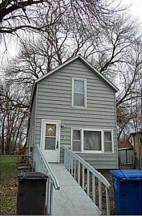 2nd image of 810 SE 7th St