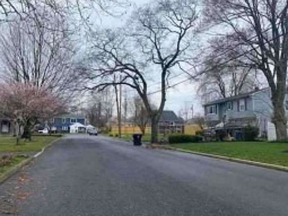 Exterior Neighborhood (street photo)