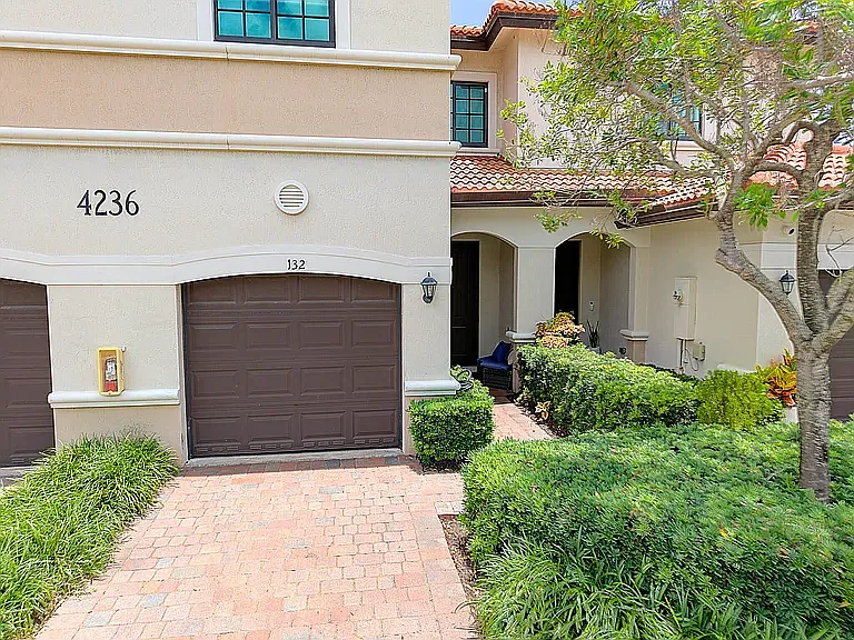 4236 N Dixie Hwy #132 — Photo 3