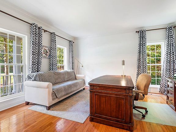 4th image of 8 Penwick Pl N