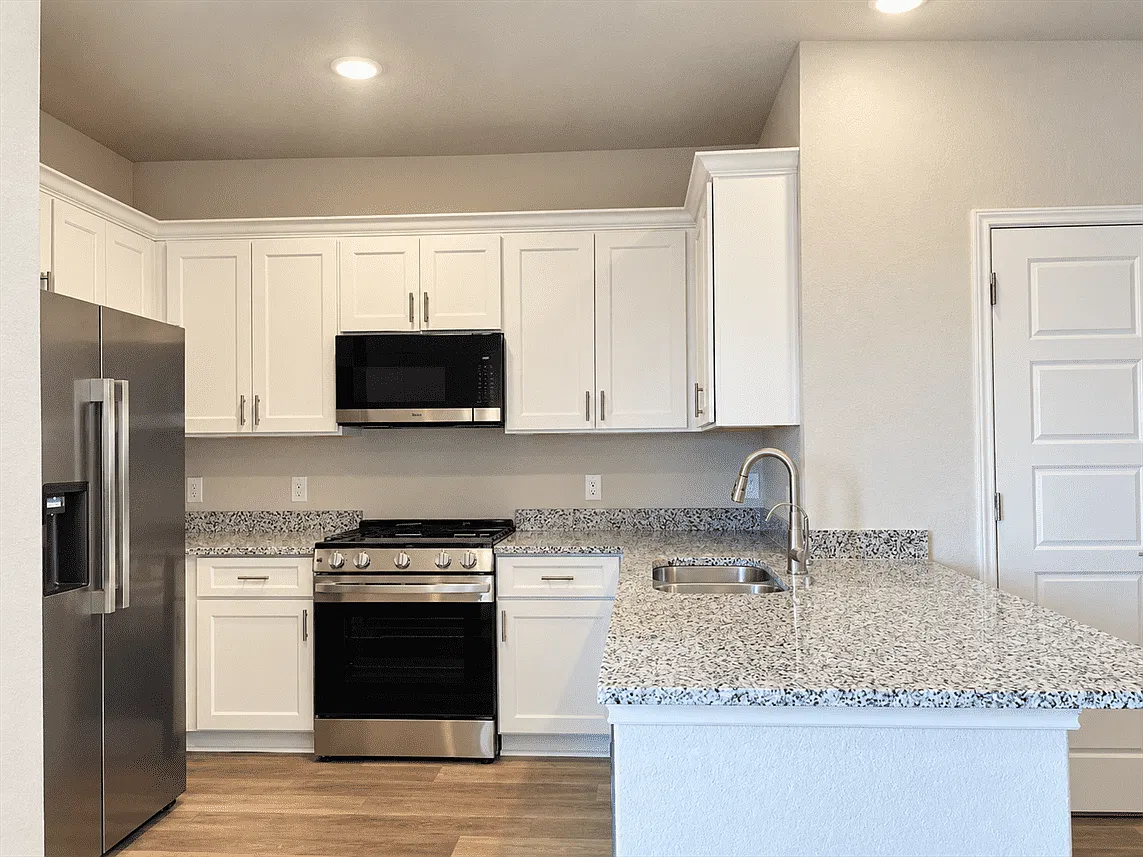 3 bed, 2.5 bath, 1505 sqft, $1,695 — Photo 2