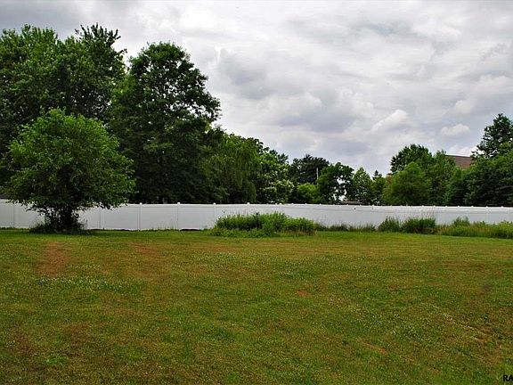 3rd image of 878 Olivia Ct