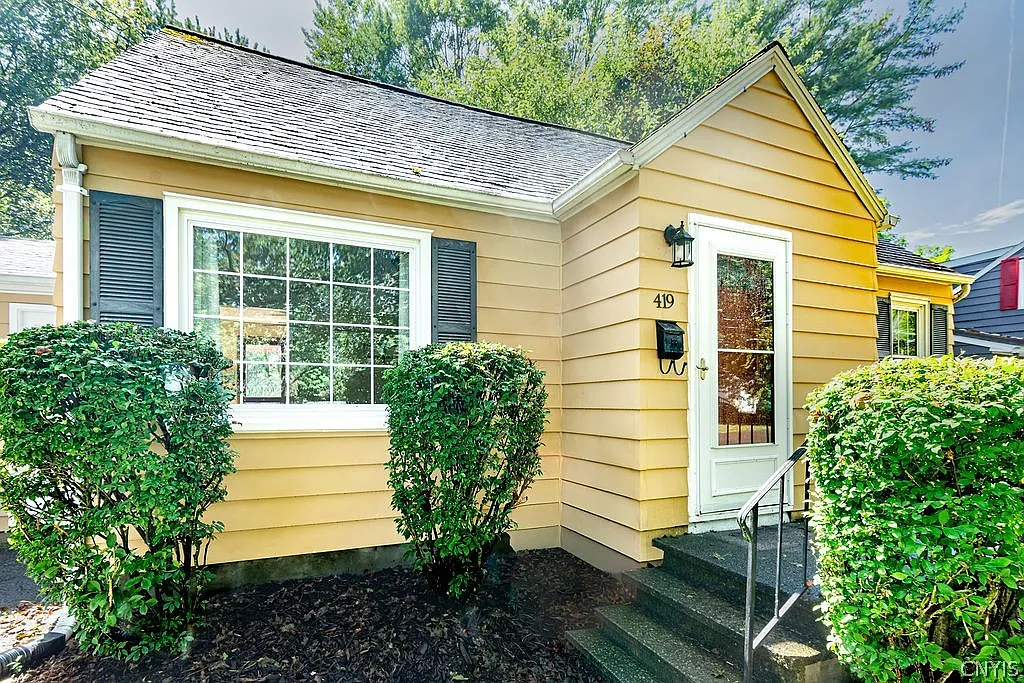 4 bed, 1.0 bath, 1292 sqft, $2,500 — Photo 2