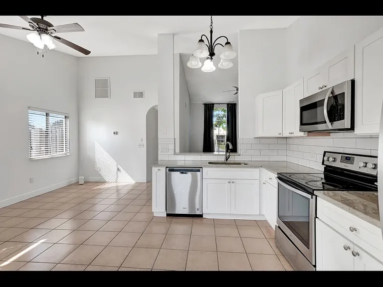 5598 Pebble Brook Ln — Photo 3