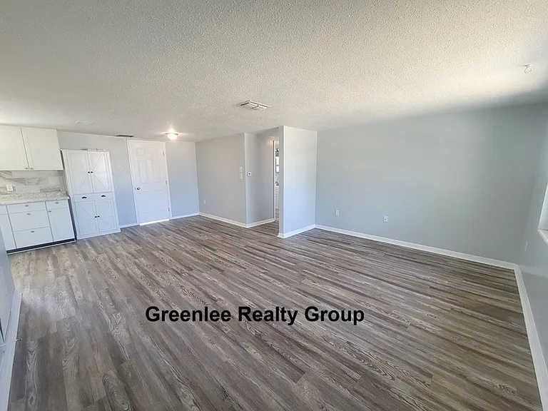 10225 Gardenia Ln — Photo 2