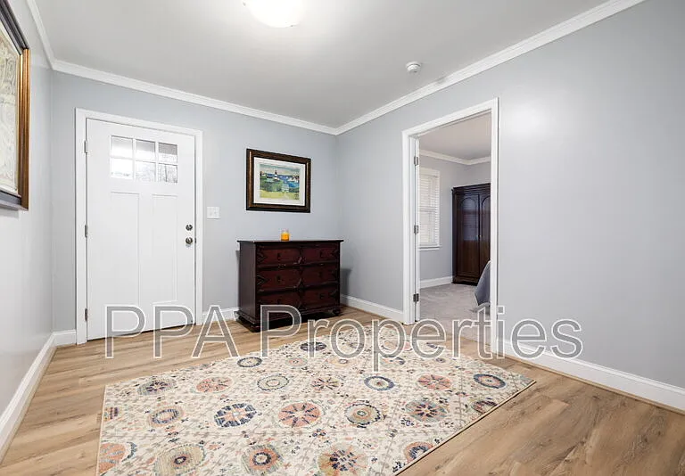 2404 Francis St — Photo 5