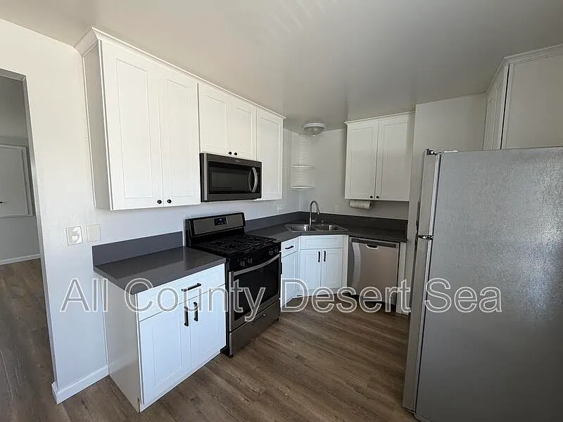 2 bed, 1.0 bath, 950 sqft, $3,000 — Photo 4