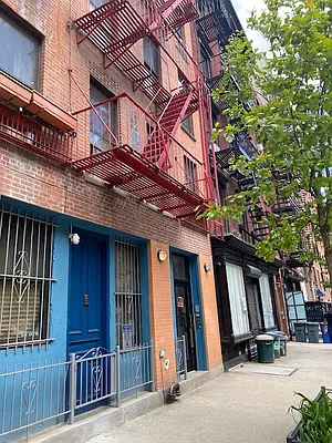 Rented by Batra Group Inc | media 44