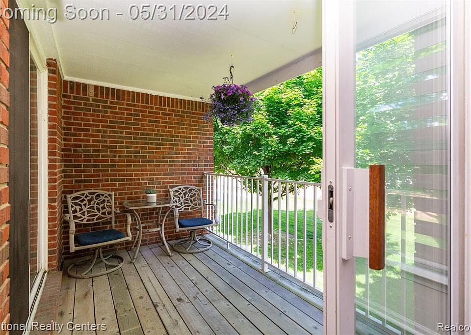 4727 BERKSHIRE DR Sterling Heights MI Zillow