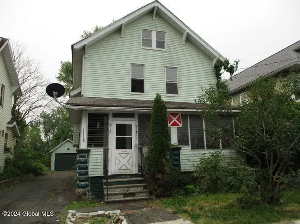 32 Glenwood Road, Menands, NY 12204