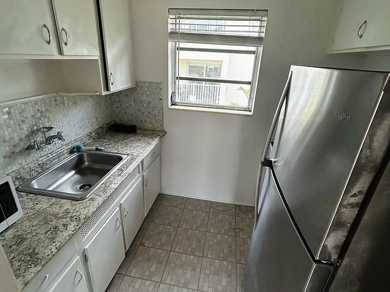 661 SW 11th St #23W — Photo 3