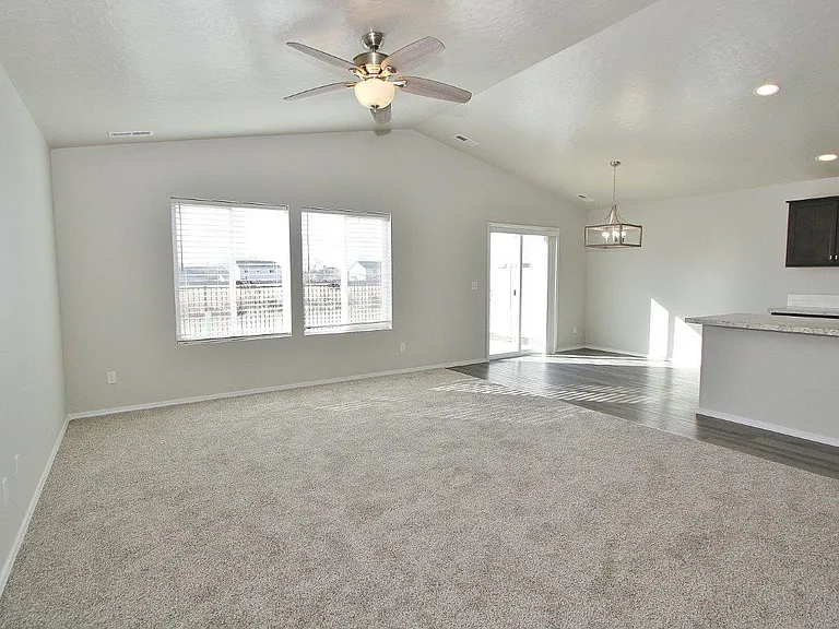 3101 N Saratov Way — Photo 5
