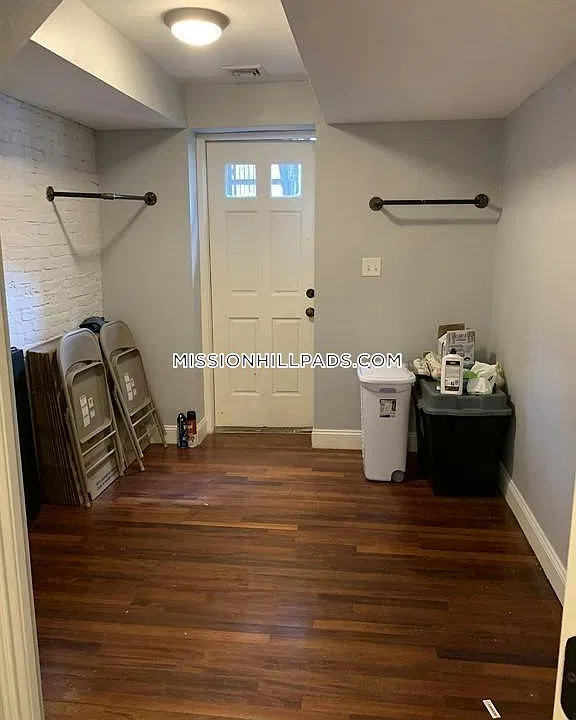 1 Wigglesworth St #1