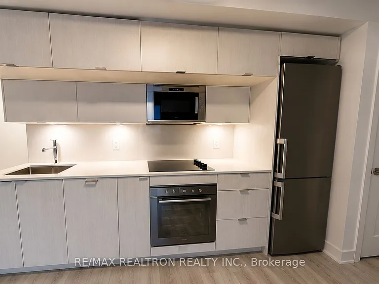 575 Bloor St E #604 — Photo 2