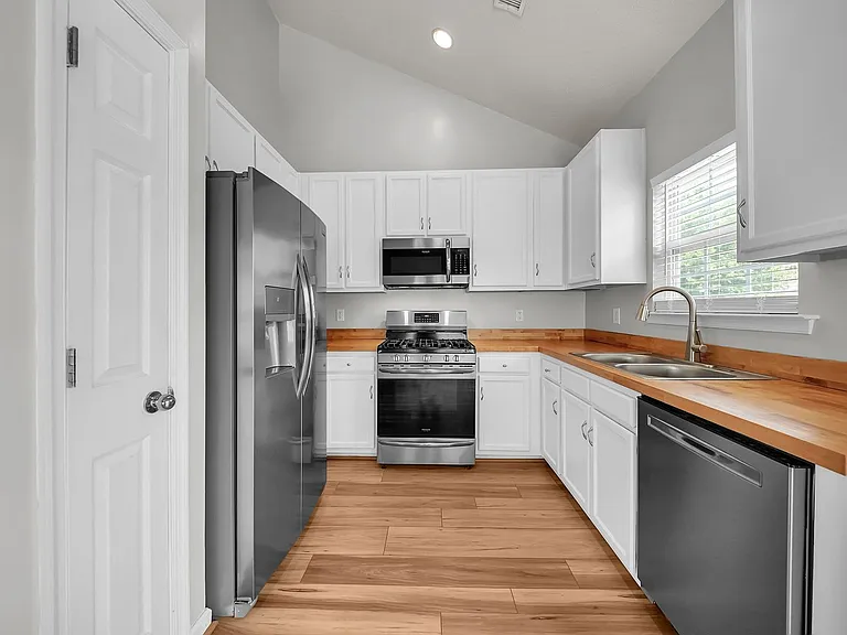 408 Holmes Blvd — Photo 12