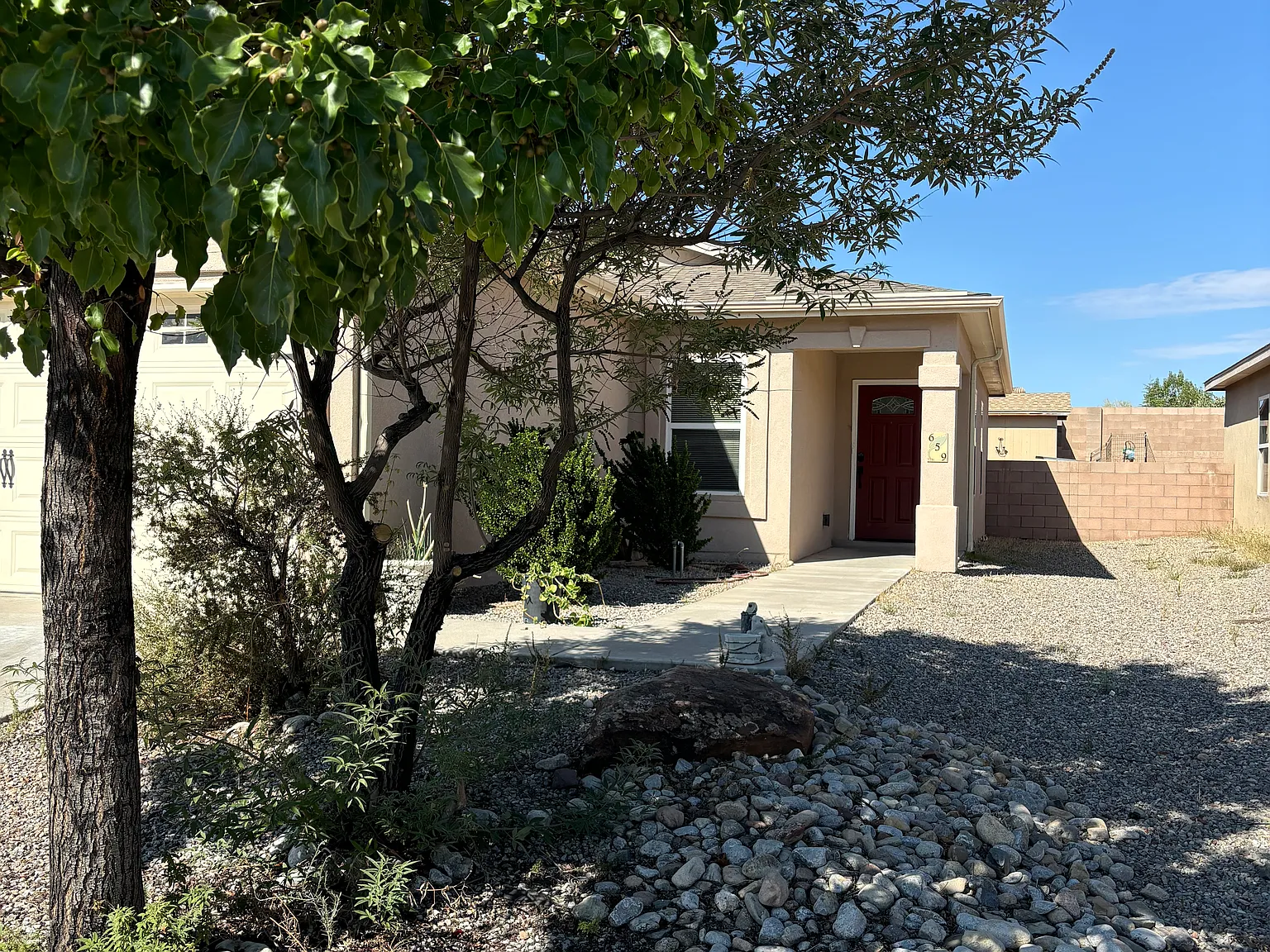 3 bed, 1321 sqft, $1,900 — Photo 2