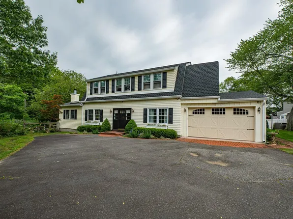 7 Village Way, Smithtown, NY 11780