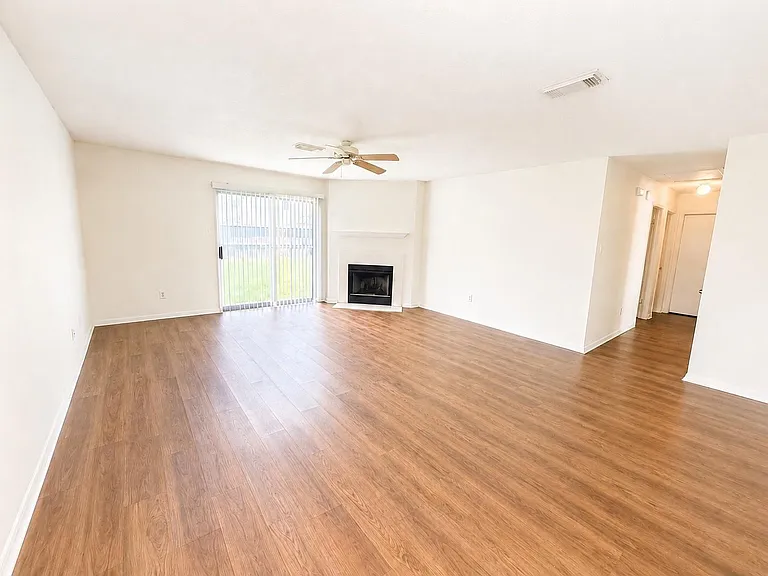 18023 Lago Forest Dr — Photo 2