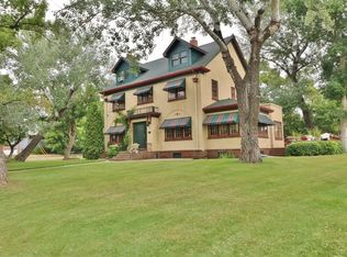 800 1st St NE, Minot, ND 58703