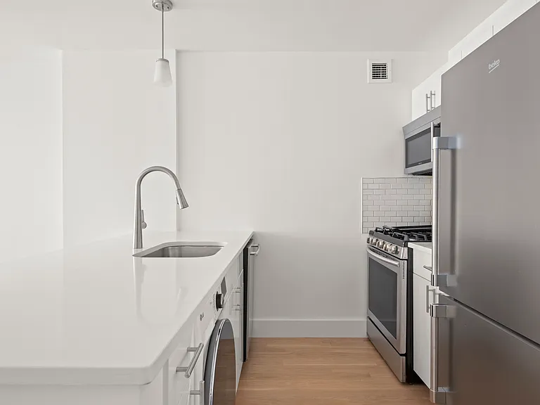 301 W 53rd St #17G — Photo 6