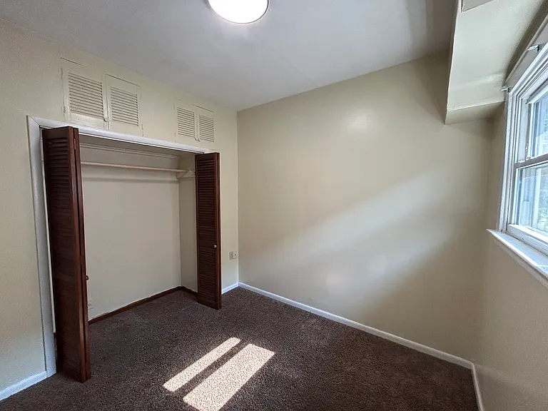 417 Richardt Ave — Photo 5