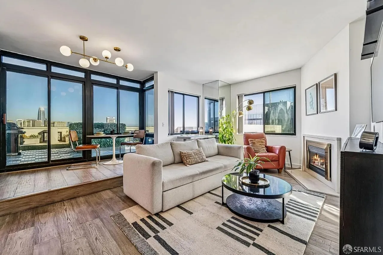 1 bed, 725 sqft, $4,950 — Photo 2