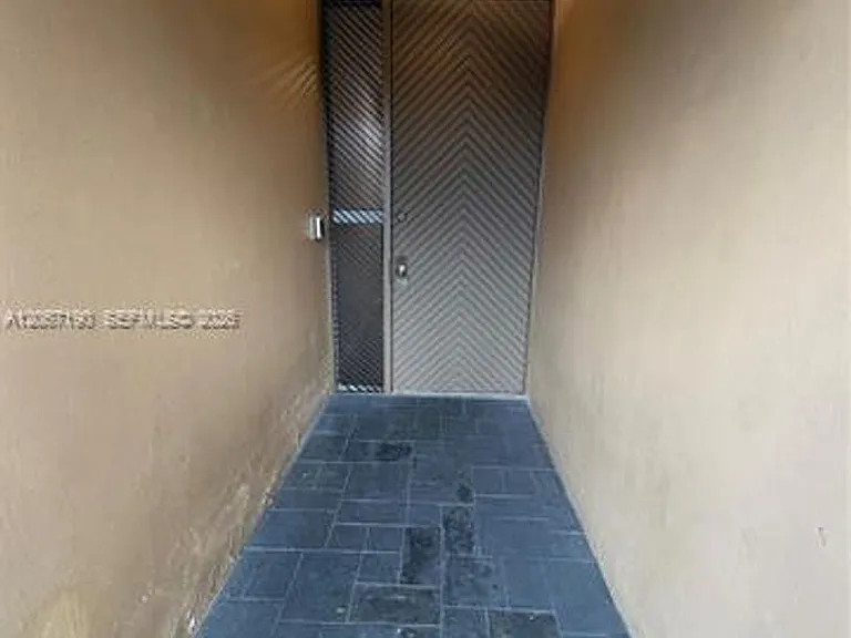 16022 Kilmarnock Dr #Townhouse 16022 — Photo 4