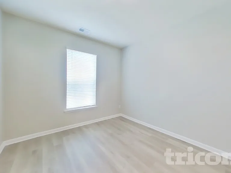 2818 Buzz St — Photo 4