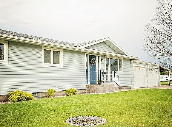 3rd image of 2489 Monterey Dr